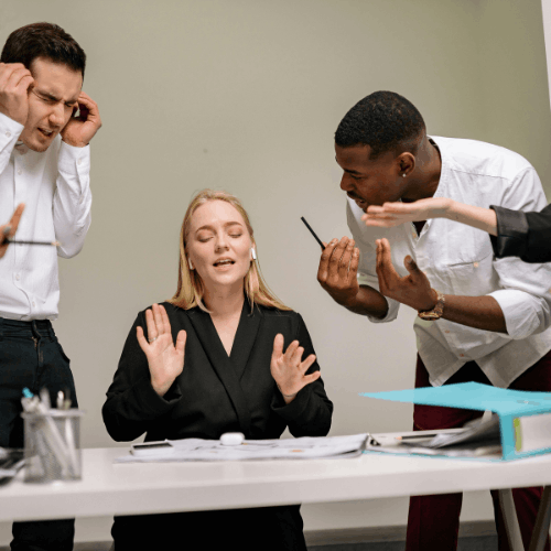 Hướng xử lý khi cổ đông không đồng ý với quyết định tăng lương cho ban giám đốc