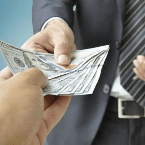 Tranh chấp tiền lương trong thời gian chờ việc là gì? Quyền lợi người lao động cần biết để tránh rủi ro