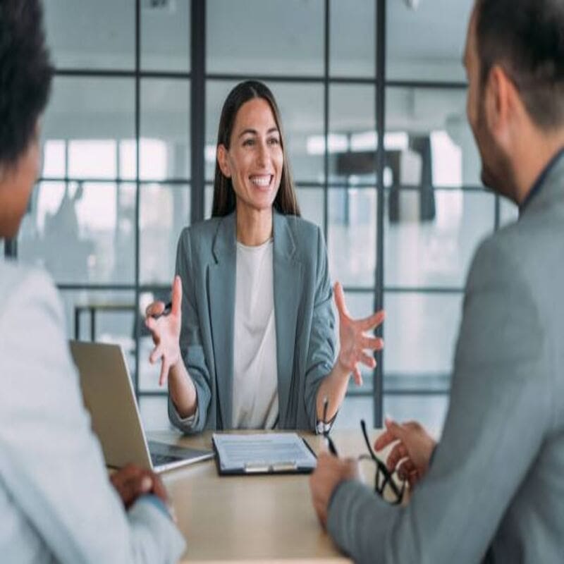 Có nên sử dụng dịch vụ luật sư chuyên về tranh chấp?