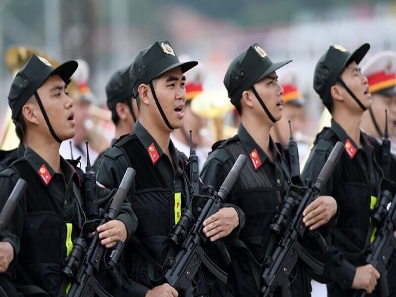 Cảnh sát cơ động nổ súng
