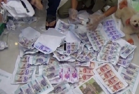 Tàng trữ tiền giả là gì?