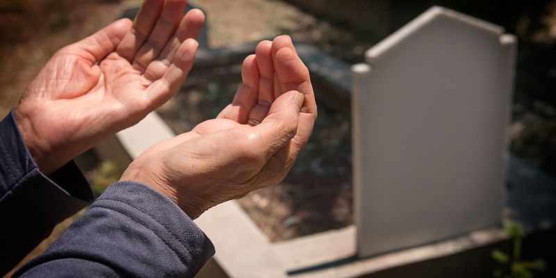  Người có hành vi xâm phạm hài cốt vì động cơ đê hèn có thể đối mặt với mức án cao nhất là bao nhiêu năm tù?