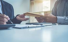 Cán bộ nhận hối lộ để cấp giấy phép xây dựng dự án bị xử lý như thế nào