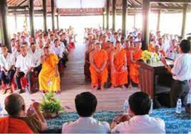Ép vợ theo tôn giáo của mình có bị truy cứu trách nhiệm hình sự không?