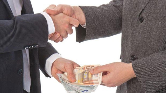 Tham ô tài sản trong doanh nghiệp: quy định pháp luật, phân tích hành vi và giải pháp xử lý