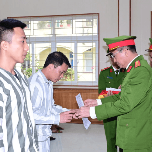Chính quyền địa phương xác nhận phạm nhân có hoàn cảnh gia đình đặc biệt khó khăn như thế nào?