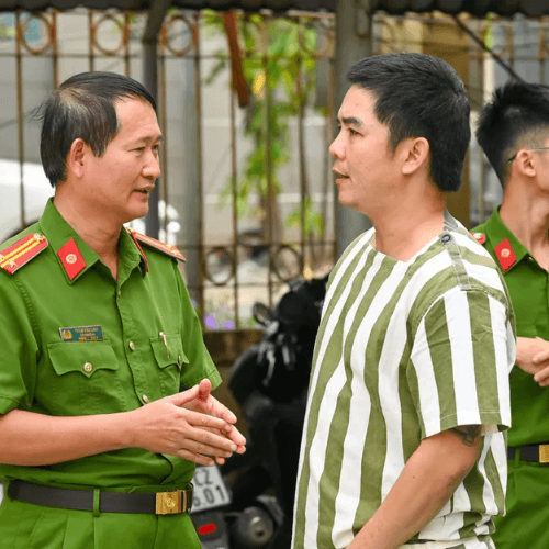 Con độc nhất là phạm nhân đang thi hành án được xác định và áp dụng pháp luật như thế nào?