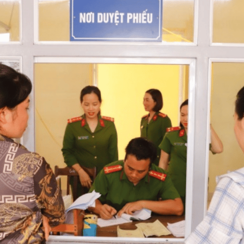 Thủ tục xin chuyển trại giam cho phạm nhân được thực hiện như thế nào theo quy định pháp luật hiện hành?