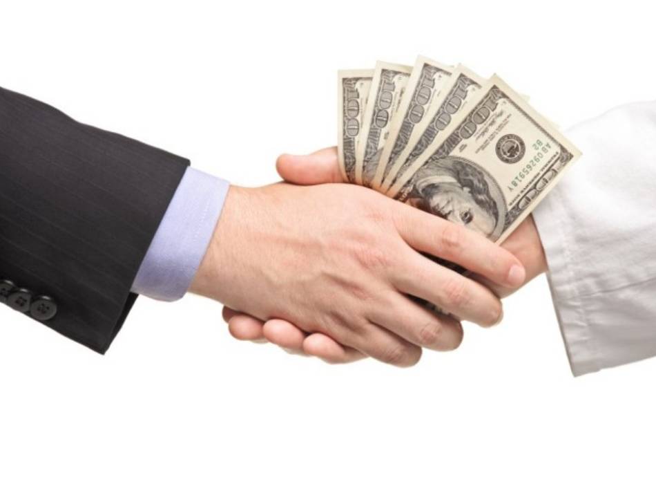 Hợp đồng vay tiền cá nhân với công ty được quy định ra sao?