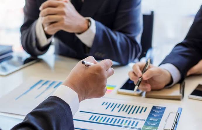 How is the sale of company assets by the legal representative regulated by law?