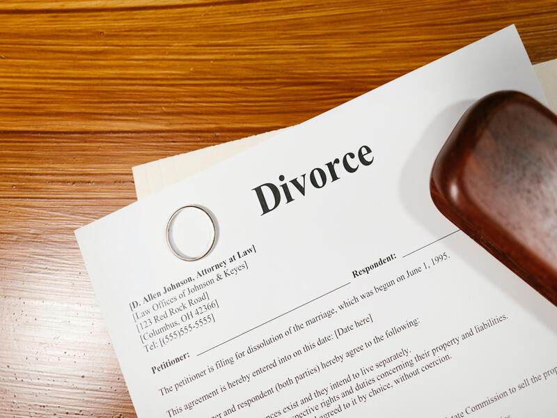 https://nplaw.ght.vn/storage/uploads/media/24812/ly-hon-hinh1-78418341.jpg