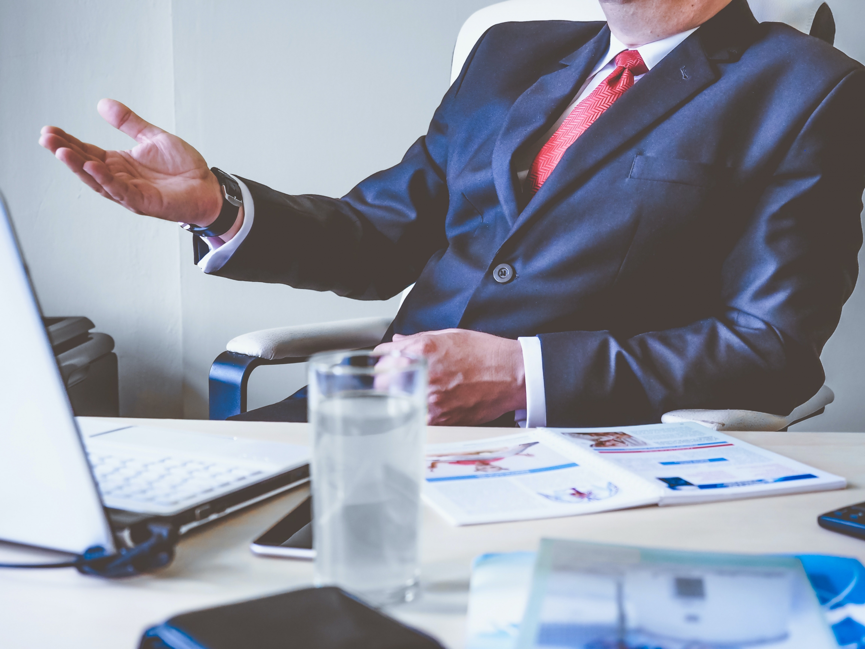 Người làm chứng là người thân có được pháp luật công nhận không?