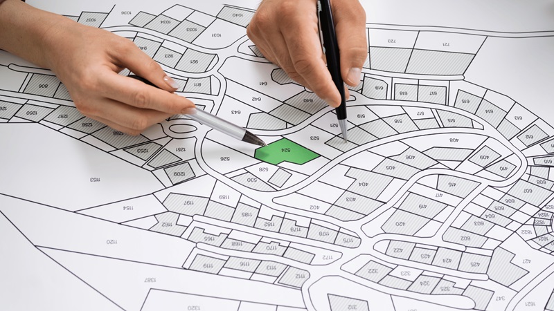 Hành vi chiếm đất đồi núi tự ý san gạt đất đồi núi chưa sử dụng xây dựng nhà tạm bị xử phạt như thế nào?