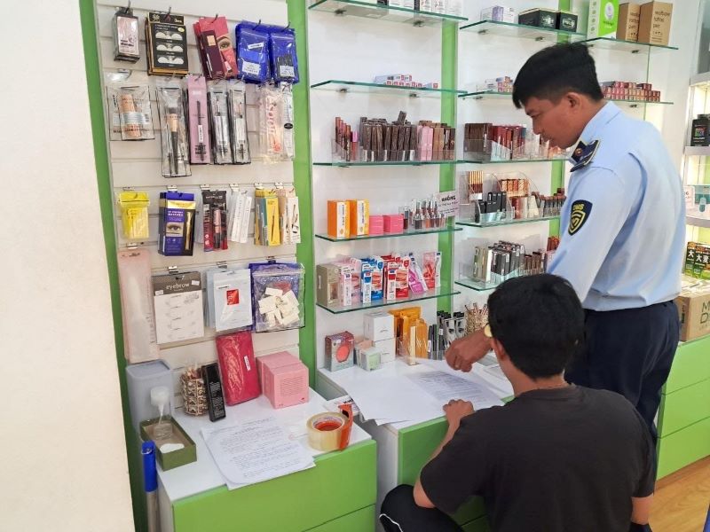 Việc tiêu hủy mỹ phẩm không đạt chất lượng thuộc về trách nhiệm của cơ sở sản xuất kinh doanh loại sản phẩm đó hay thuộc về ai?
