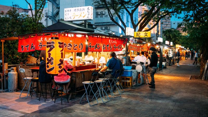 . Kinh doanh thức ăn đường phố gây đau bụng có phải chịu trách nhiệm gì không