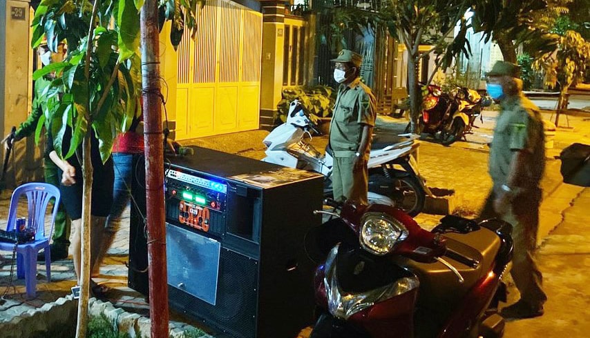 Hát karaoke tại nhà dịp Tết gây mất trật tự tại nơi đang sinh sống sẽ bị xử phạt như thế nào?