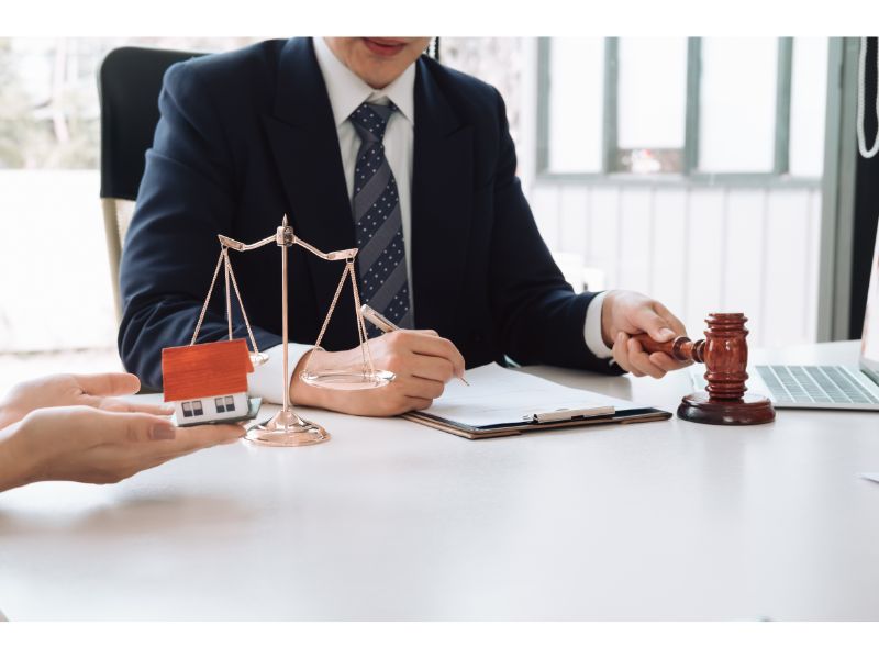 Thanh lý tài sản gắn liền với đất là gì?