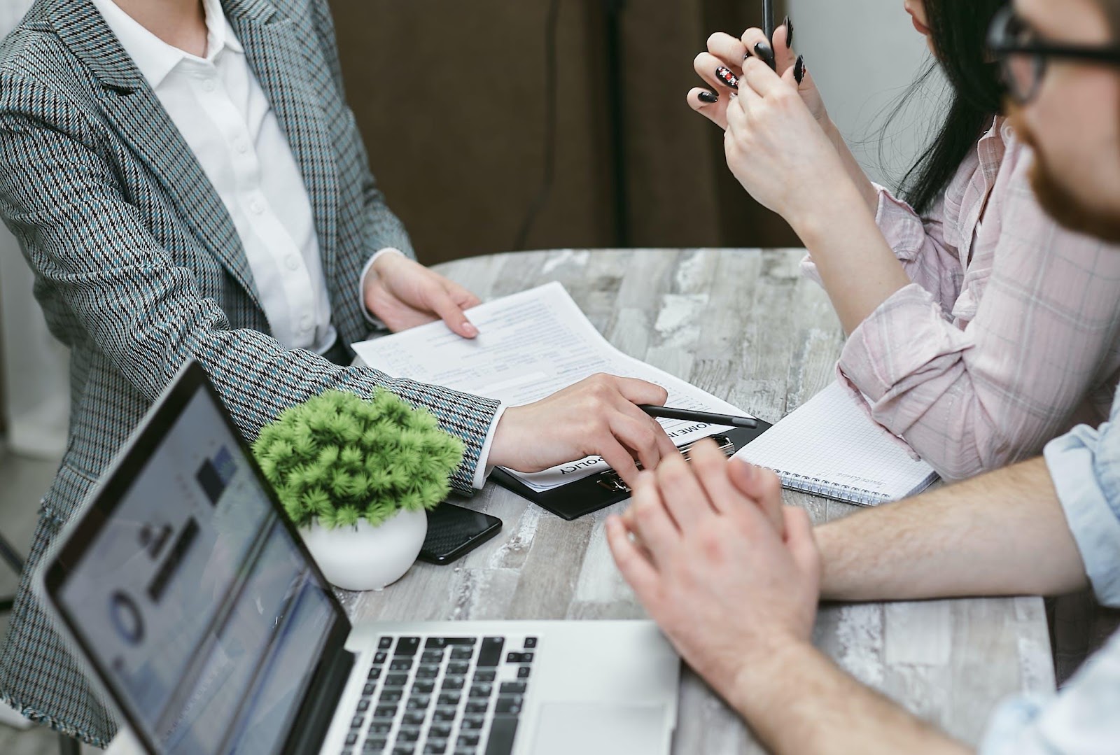 A group of people sitting at a table

AI-generated content may be incorrect.
