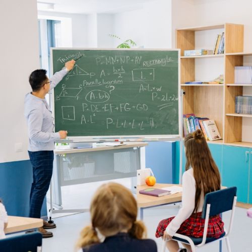 Đối tượng nào được mở lớp học thêm?