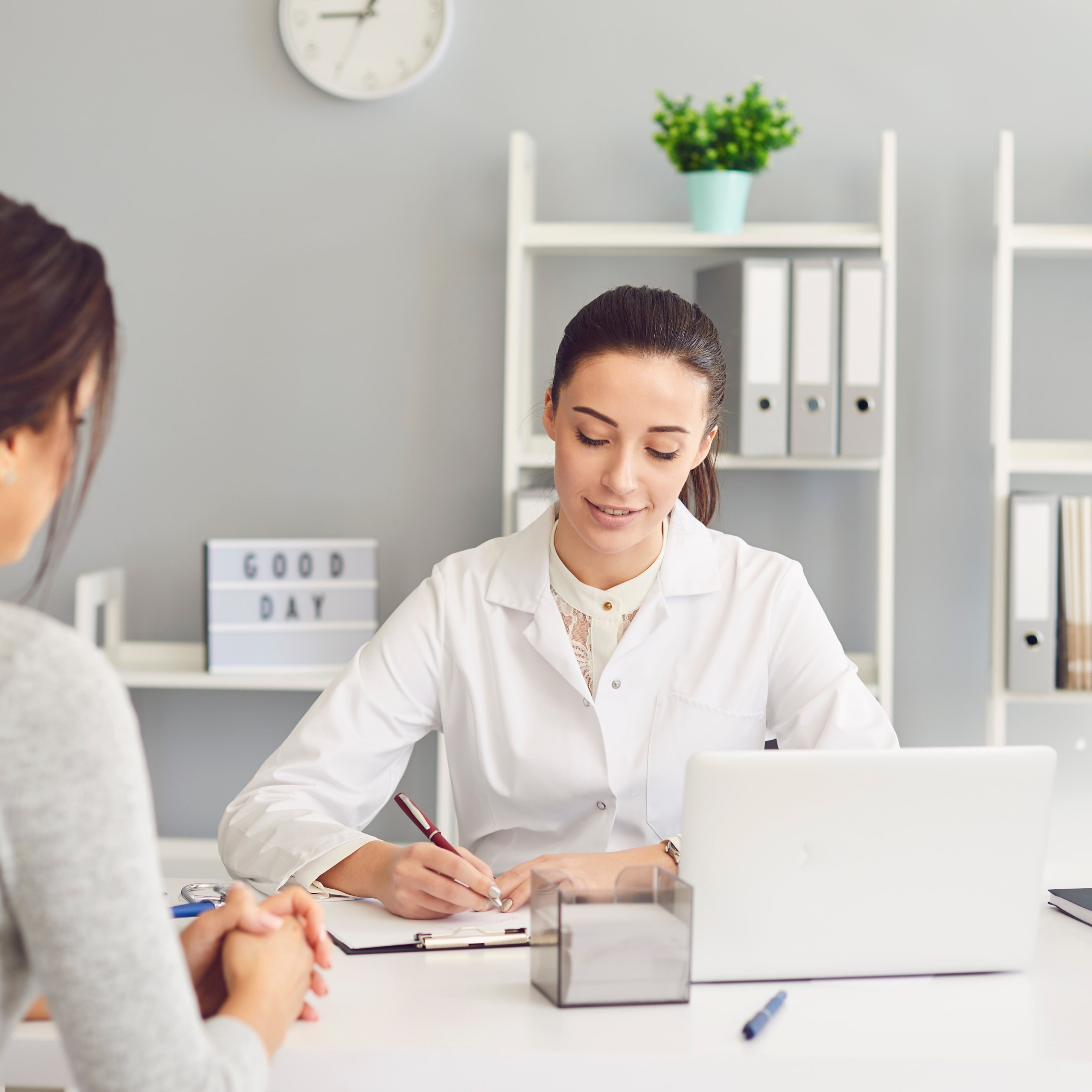 Quy định về việc chuyển nhượng hoạt động phòng khám đông y