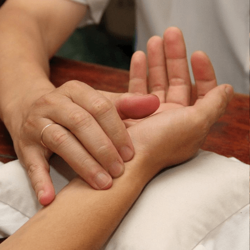 Khung pháp lý và quy định liên quan đến y học cổ truyền cho người hành nghề