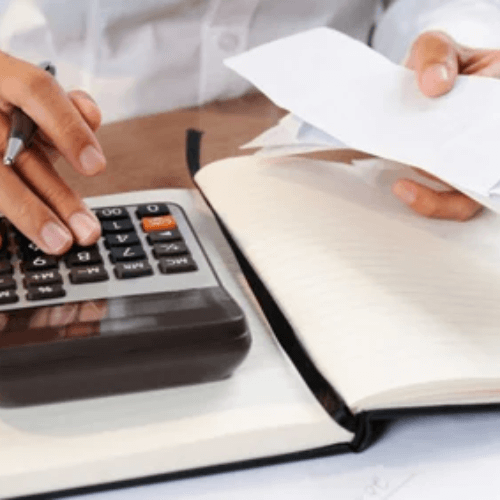 Thanh toán các hóa đơn cá nhân bằng tiền công ty có hợp pháp không? Rủi ro pháp lý doanh nghiệp cần biết
