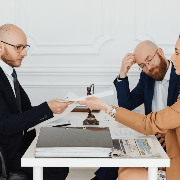 Nhận diện rủi ro pháp lý liên quan đến cổ phần bị giới hạn chuyển nhượng theo điều lệ công ty