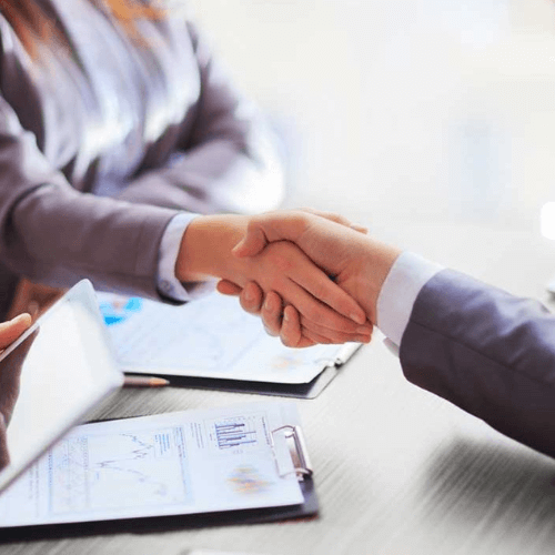 Sử dụng nhân viên của công ty để làm việc cho dự án riêng của Giám đốc có hợp pháp không?
