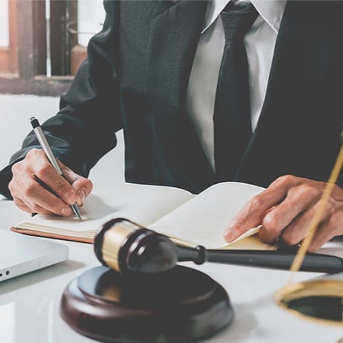 Rủi ro pháp lý và hệ quả đối với doanh nghiệp khi người đại diện theo pháp luật đơn phương từ chức