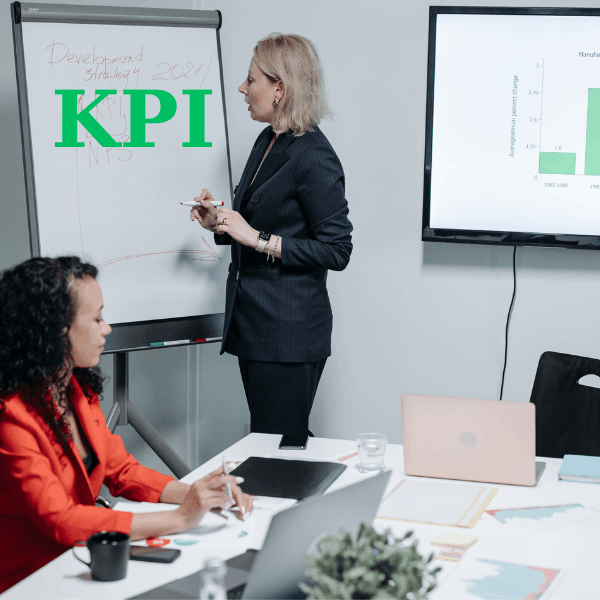 Xây dựng cách tính KPI và thưởng phạt cho giám đốc thuê đúng luật