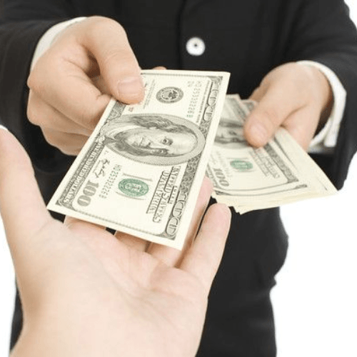 Khấu trừ lương vượt quá 30% tiền lương hàng tháng có hợp pháp không và người lao động cần làm gì để bảo vệ quyền lợi?