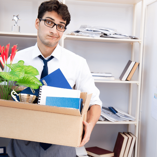 Sa thải người lao động qua tin nhắn có hợp pháp không? Quy định mới nhất