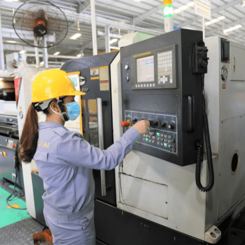 Nhân viên cố ý làm trái quy trình vận hành máy móc có bị xử lý kỷ luật hay bồi thường không?