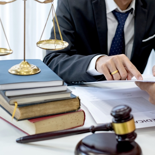 Hướng xử lý hành vi nhân viên tư vấn sai quy định pháp luật cho đối tác