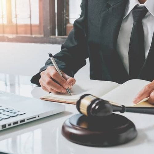 Chuyên gia pháp lý đồng hành cùng cá nhân và doanh nghiệp