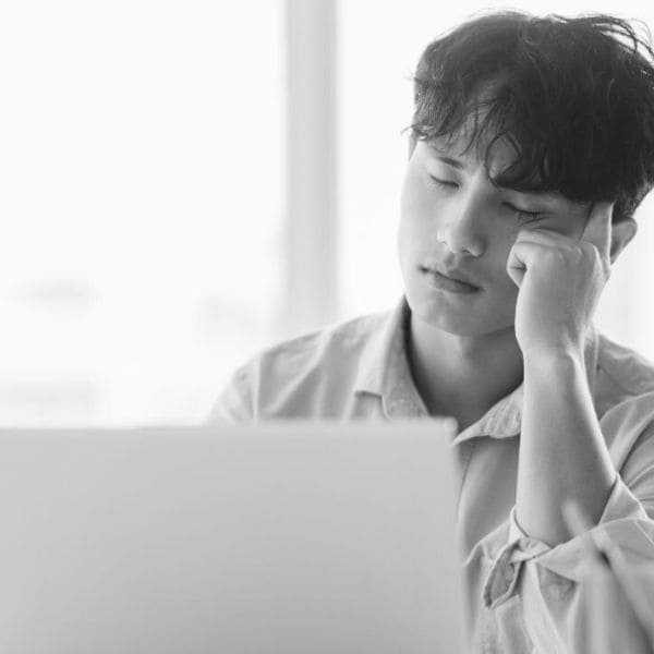 Quy định pháp luật xử lý như thế nào khi nhân viên liên tục không đạt KPI đã cam kết?