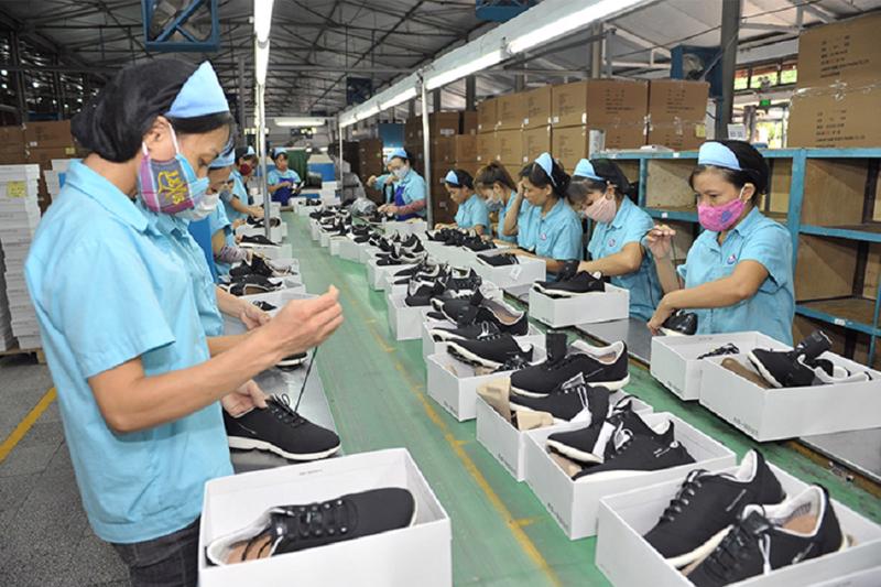 Nhãn của hàng hóa xuất khẩu thực hiện ghi nhãn hàng hóa theo quy định pháp luật