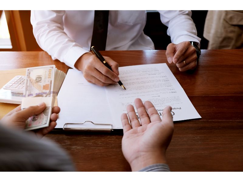 Pháp luật khi doanh nghiệp ký hợp đồng mua bán với cá nhân