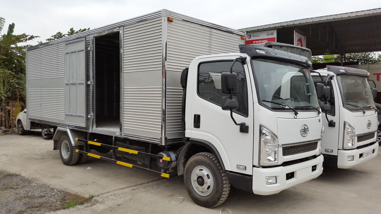 Kinh doanh vận tải hàng hóa bằng xe ô tô là gì? Thuộc ngành nghề kinh doanh có hay không có điều kiện?