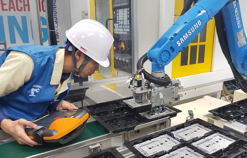 Chuyển giao công nghệ từ nước ngoài vào Việt Nam thuộc danh mục cấm chuyển giao bị xử phạt như thế nào?