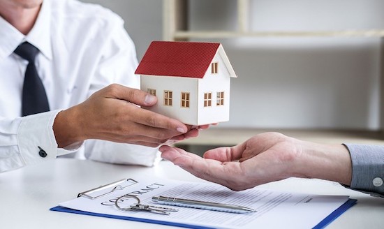  Hợp đồng đặt cọc mặt bằng kinh doanh viết  tay có được xem là hợp pháp không?