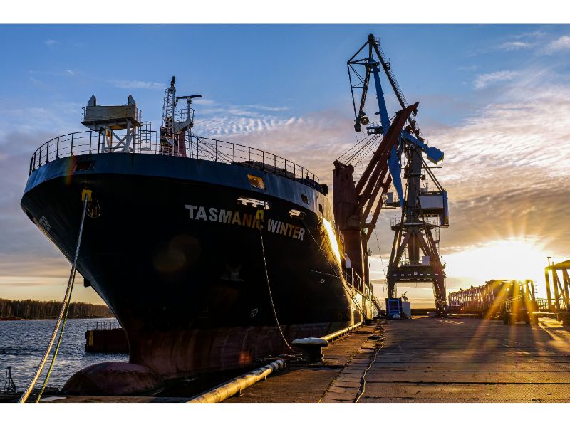 Nhập khẩu tàu biển để phá dỡ là gì