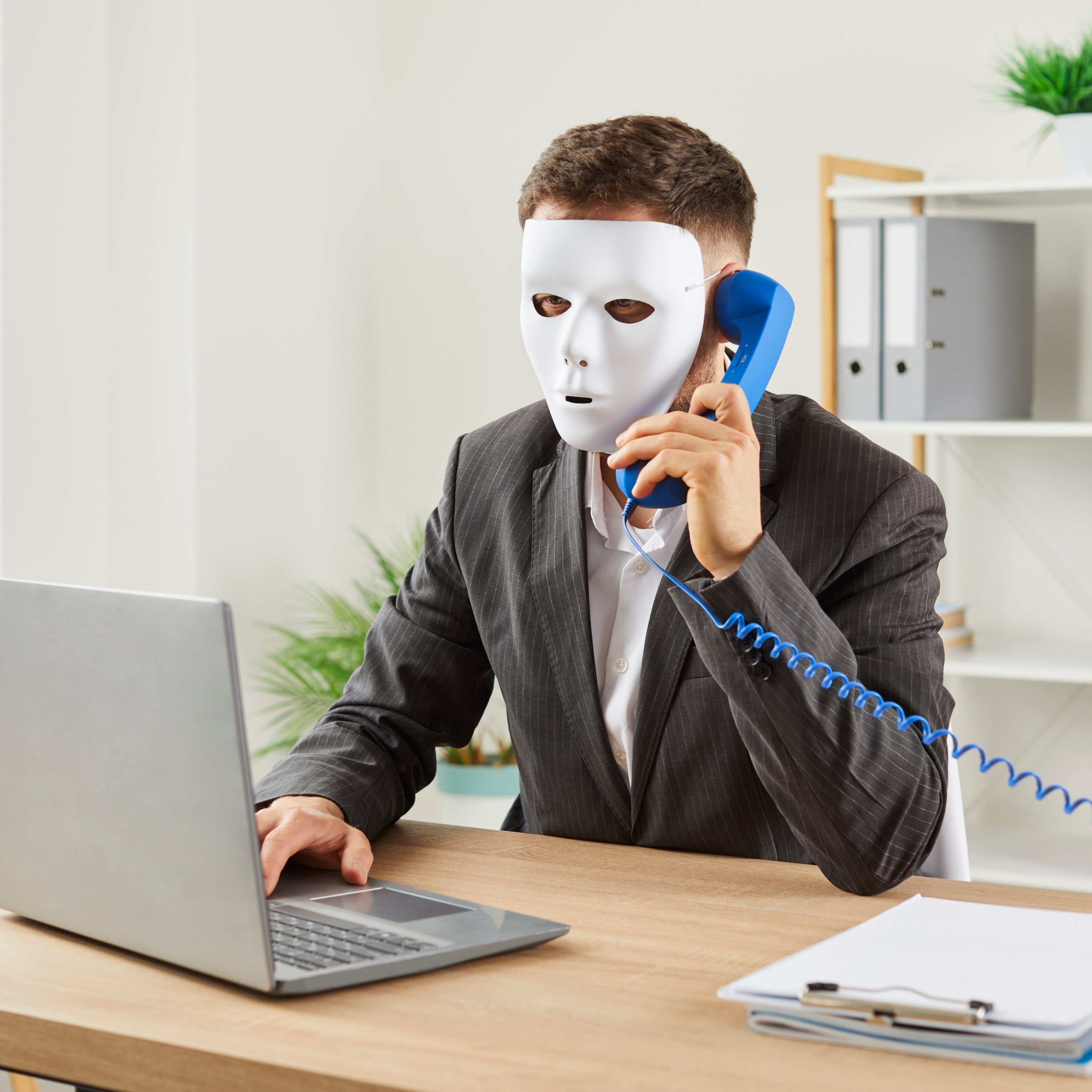 Hành vi lừa đảo khách hàng bị xử lý như thế nào?