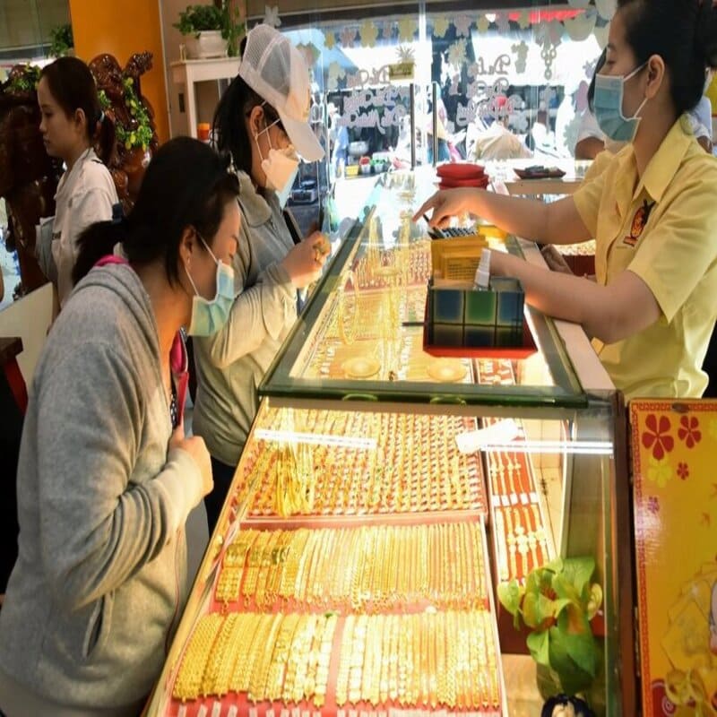 Bán vàng trang sức không có hóa đơn giám định đá quý đi kèm được không?