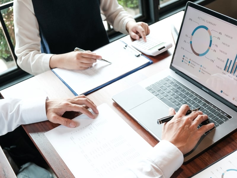 Quy định về chào bán cổ phiếu ra thị trường quốc tế hiện nay như thế nào?