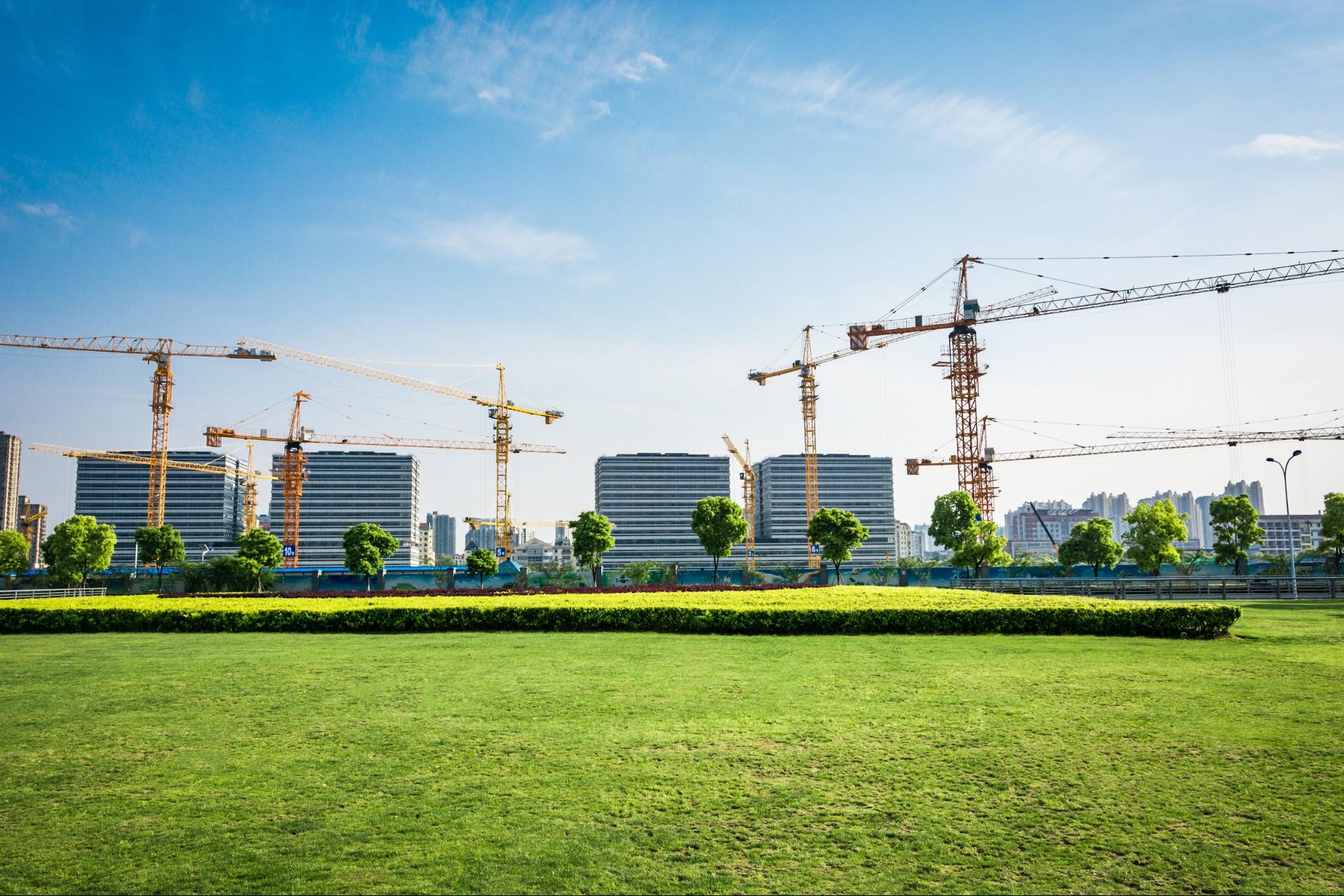 Xây dựng là một trong những hoạt động không thể thiếu, gắn liền với mọi hoạt động sản xuất,