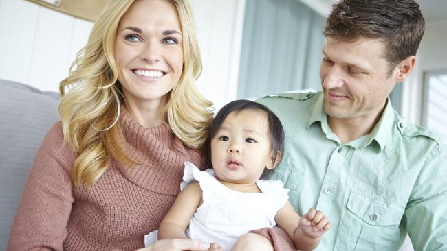 Trang bị kiến thức pháp lý khi người nước ngoài nhận con nuôi
