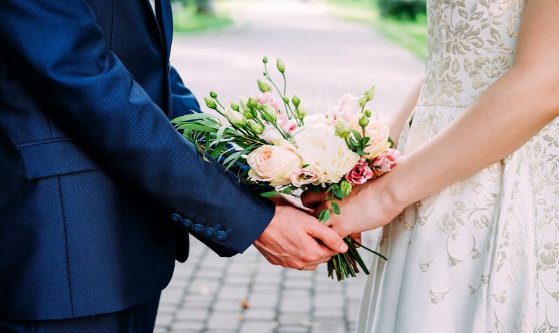 Người nước ngoài kết hôn với người Việt Nam khi lao động có cần phải xin giấy phép lao động không?