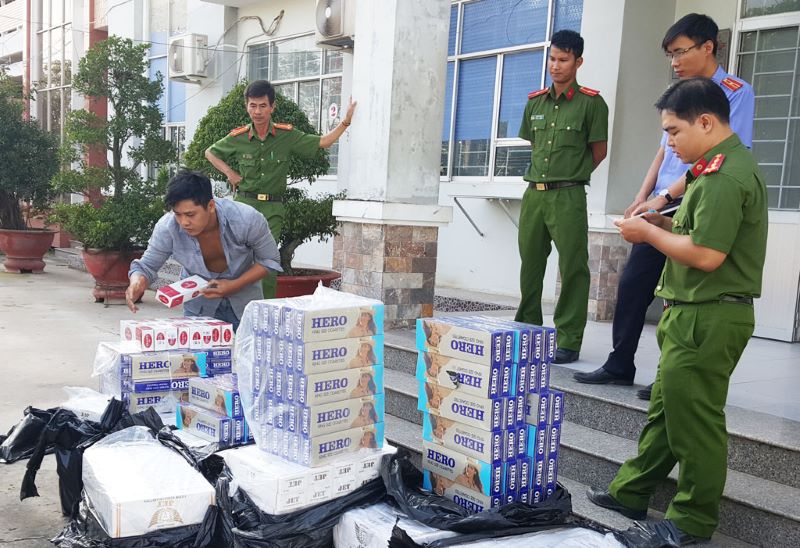 Nếu bị kiểm tra hoặc bắt giữ khi vận chuyển tiền tệ qua biên giới thì cần phải làm gì?