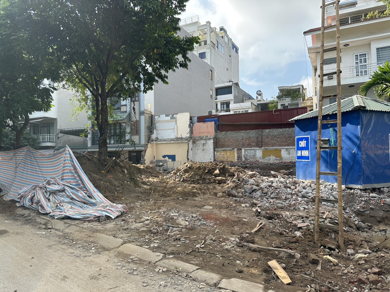 Xây dựng sai phép là gì?